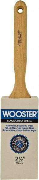 Wooster Brush - 2-1/2" Flat Hog Sash Brush - 3-3/16" Bristle Length, 6-1/8" Maple Fluted Handle - Eagle Tool & Supply
