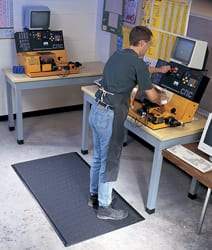 Wearwell - 3' Long x 2' Wide, Dry Environment, Anti-Fatigue Matting - Gray, Nitrile Blend with Nitrile Blend Base, Beveled on 4 Sides - Eagle Tool & Supply