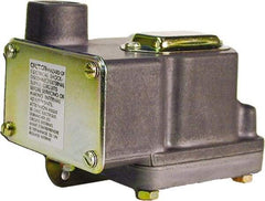 Barksdale - 0.018 to 1.7 psi Adjustable Range, 3 Max psi, Diaphragm Pressure Switch - 1/4 NPT Female, Screw Terminals, SPDT Contact, 304SS Wetted Parts, 0.5% Repeatability - Eagle Tool & Supply