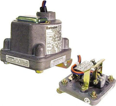 Barksdale - 0.018 to 1.7 psi Adjustable Range, 3 Max psi, Diaphragm Pressure Switch - 1/4 NPT Female, 18in Free Leads, SPDT Contact, 304SS Wetted Parts, 0.5% Repeatability - Eagle Tool & Supply