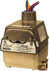 Barksdale - 0.5 to 80 psi Adjustable Range, 160 Max psi, Differential Pressure Switch - 1/8 NPT Female, 18in Free Leads, SPDT Contact, 300SS Wetted Parts, 0.5% Repeatability - Eagle Tool & Supply