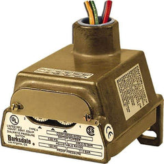 Barksdale - 0.5 to 36 psi Adjustable Range, 83.3 inH2O Max psi, Diaphragm Pressure Switch - 1/4 NPT Female, 18in Free Leads, SPDT Contact, 304SS Wetted Parts, 0.5% Repeatability - Eagle Tool & Supply