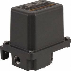 Square D - 1, 7, 9 and 3R NEMA Rated, 20 to 40 psi, Electromechanical Pressure and Level Switch - Adjustable Pressure, 575 VAC, L1-T1, L2-T2 Terminal, For Use with Square D Pumptrol - Eagle Tool & Supply