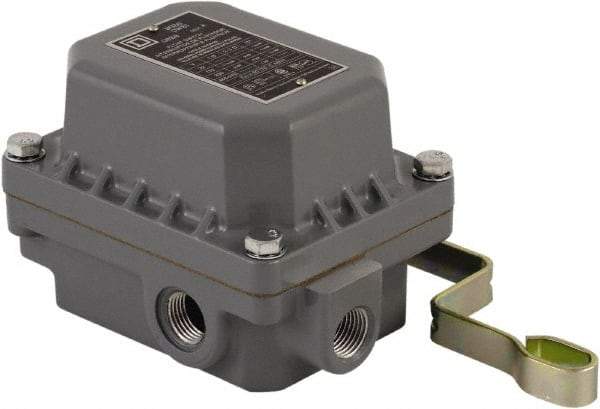 Square D - 7 and 9 NEMA Rated, DPST, Float Switch Pressure and Level Switch - 575 VAC, Line-Load-Load-Line Terminal - Eagle Tool & Supply