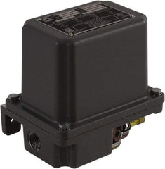 Square D - 1, 7, 9 and 3R NEMA Rated, 145 to 175 psi, Electromechanical Pressure and Level Switch - Adjustable Pressure, 575 VAC, L1-T1, L2-T2 Terminal, For Use with Square D Pumptrol - Eagle Tool & Supply