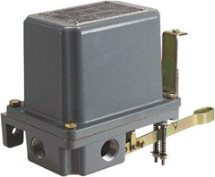 Square D - 7 and 9 NEMA Rated, DPST-DB, Float Switch Pressure and Level Switch - 575 VAC, Line-Load-Load-Line Terminal - Eagle Tool & Supply