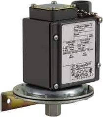 Square D - 4, 13 and 4X NEMA Rated, SPDT, 0.2 to 10 psi, Vacuum Switch Pressure and Level Switch - Adjustable Pressure, 120 VAC, 125 VDC, 240 VAC, 250 VDC, Screw Terminal - Eagle Tool & Supply