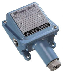 United Electric Controls - 300 to 0 psi Adjustable Range, 50 Max psi, General Purpose Diaphragm - 1/2 NPTF - Eagle Tool & Supply