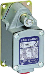 Square D - SPDT, 600 VAC, Screw Terminal, Rotary Head Actuator, General Purpose Limit Switch - 1, 2, 4, 12, 13 NEMA Rating, IP67 IPR Rating - Eagle Tool & Supply