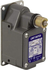 Square D - SPDT, NC/NO, 600 VAC, Screw Terminal, Rotary Head Actuator, General Purpose Limit Switch - 1, 2, 4, 12, 13 NEMA Rating, IP65, IP66, IP67 IPR Rating - Eagle Tool & Supply