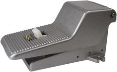 PRO-SOURCE - 1/4" NPT Manual Mechanical Valve - 3 Way, 2 Position, Foot Pedal/Manual, 0.65 CV Rate & 127.98 Max psi - Eagle Tool & Supply
